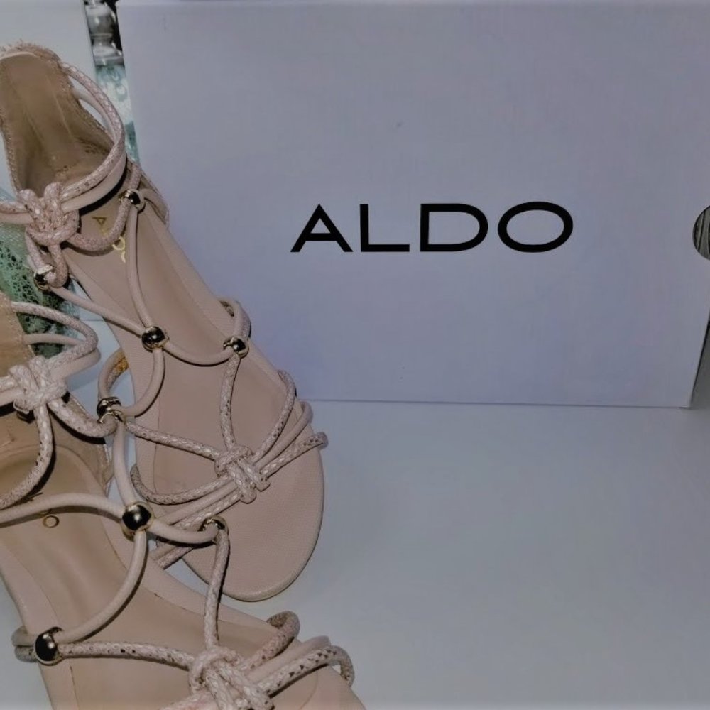 NWT Aldo Rose Wedge Sandal With Gold Detailing😍